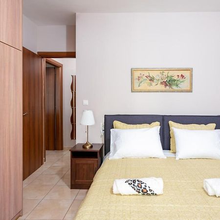 Eleni'S Modern Apartment Volos Exterior photo